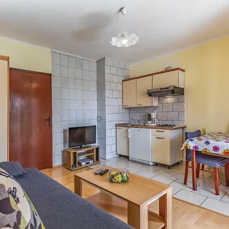 Apartment Stunning In With Wifi Medulin
